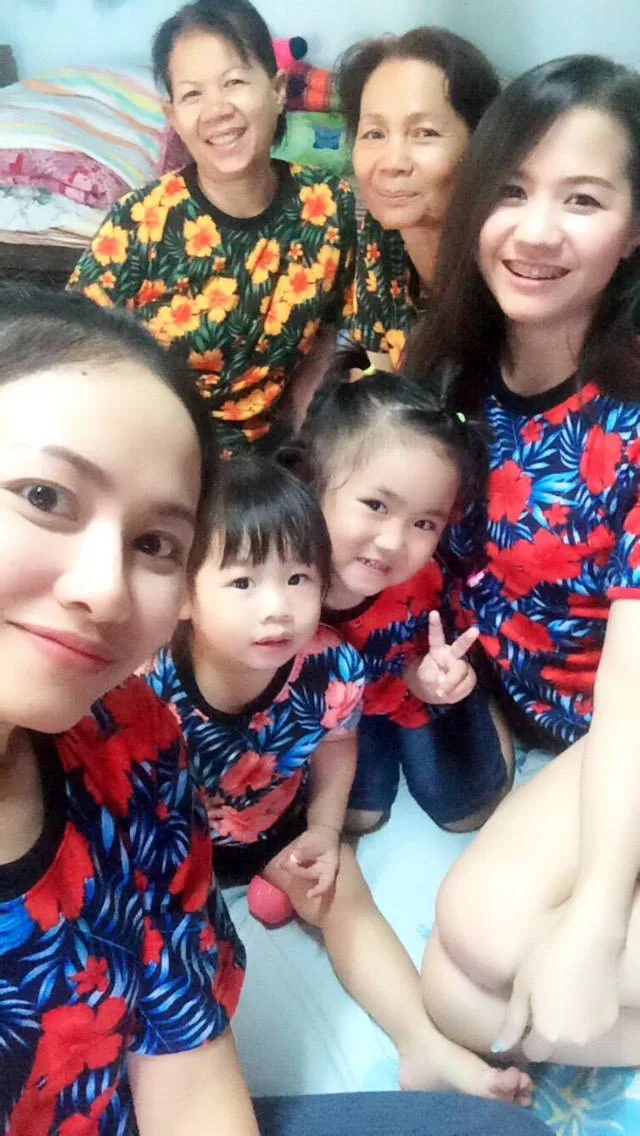 เสื้อลายดอก สีสวยๆลายแจ่ม ราคาไม่แพง ไม่ว่าจะเล่นสงกรานต์ ปีไหนก็เด่นสุดๆ