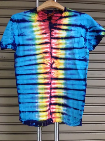 เสื้อมัดย้อม ลายสวยๆ สไตล์สาวก เร้กเก้ แบบที่ 2