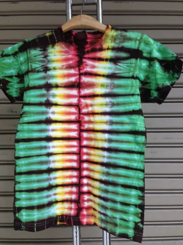 เสื้อมัดย้อม ลายสวยๆ สไตล์สาวก เร้กเก้ แบบที่ 9