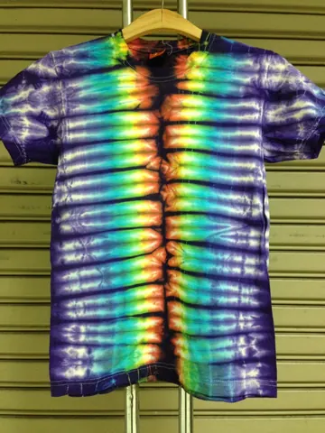 เสื้อมัดย้อม ลายสวยๆ สไตล์สาวก เร้กเก้ แบบที่ 8