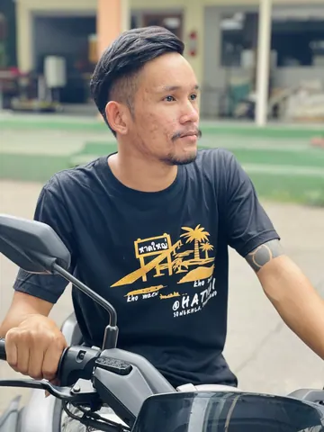 ขายเสื้อตัวเปล่า พิมพ์ลานสกรีน คอกลม คอวี เสื้อสีพื้น สีดำ เสื้อหาดใหญ่ แบบที่ 3