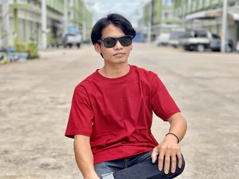 เสื้อสีพื้น เสื้อตัวเปล่า ขายปลีกและส่งถูกที่สุดในประตูน้ำ โบ๊เบ๊ เสื้อตัวเปล่า เสื้อคอกลม แบบที่ 6