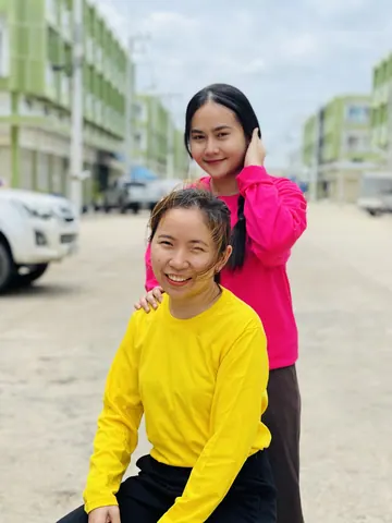 แหล่งขายปลีกส่งเสื้อสีพื้น เสื้อตัวเปล่าราคาถูก แหล่งผลิต เสื้อสีแดง สีเหลือง สีชมพู แบบที่ 4