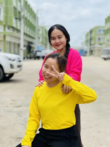 แหล่งขายปลีกส่งเสื้อสีพื้น เสื้อตัวเปล่าราคาถูก แหล่งผลิต เสื้อสีแดง สีเหลือง สีชมพู แบบที่ 3
