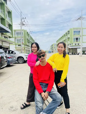 แหล่งขายปลีกส่งเสื้อสีพื้น เสื้อตัวเปล่าราคาถูก แหล่งผลิต เสื้อสีแดง สีเหลือง สีชมพู แบบที่ 2