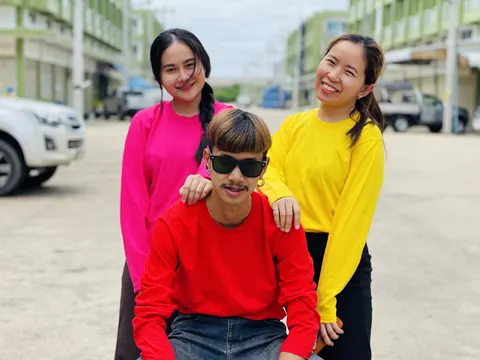 แหล่งขายปลีกส่งเสื้อสีพื้น เสื้อตัวเปล่าราคาถูก แหล่งผลิต เสื้อสีแดง สีเหลือง สีชมพู